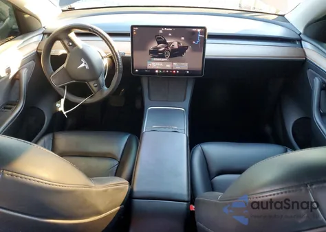 2022 Tesla Model Y z USA, uszkodzony, nr VIN 7SAYGDEE3NF555532